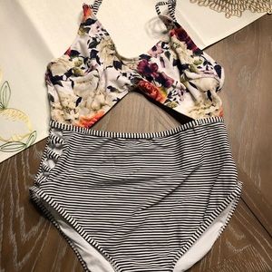 Cupshe Onepiece Swimsuit